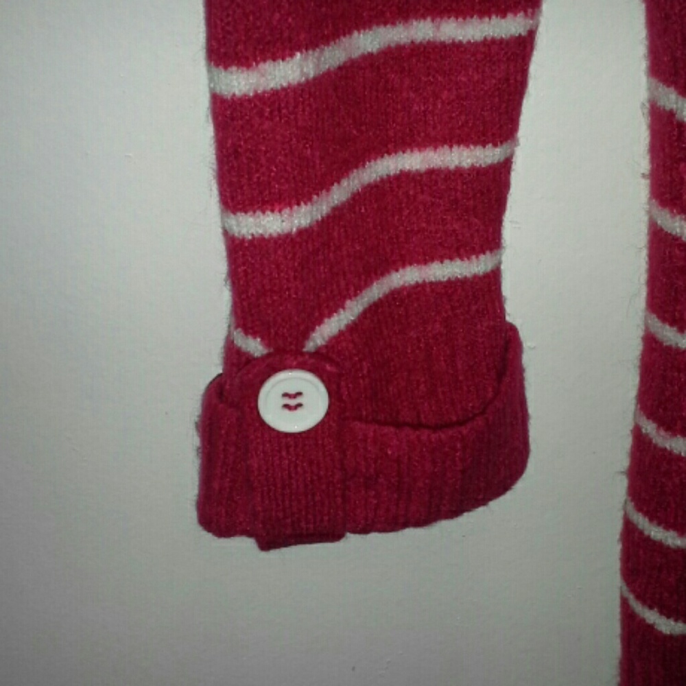 Arizona Jean Fuzzy V-neck Sweater NWOT - Picture 3 of 5